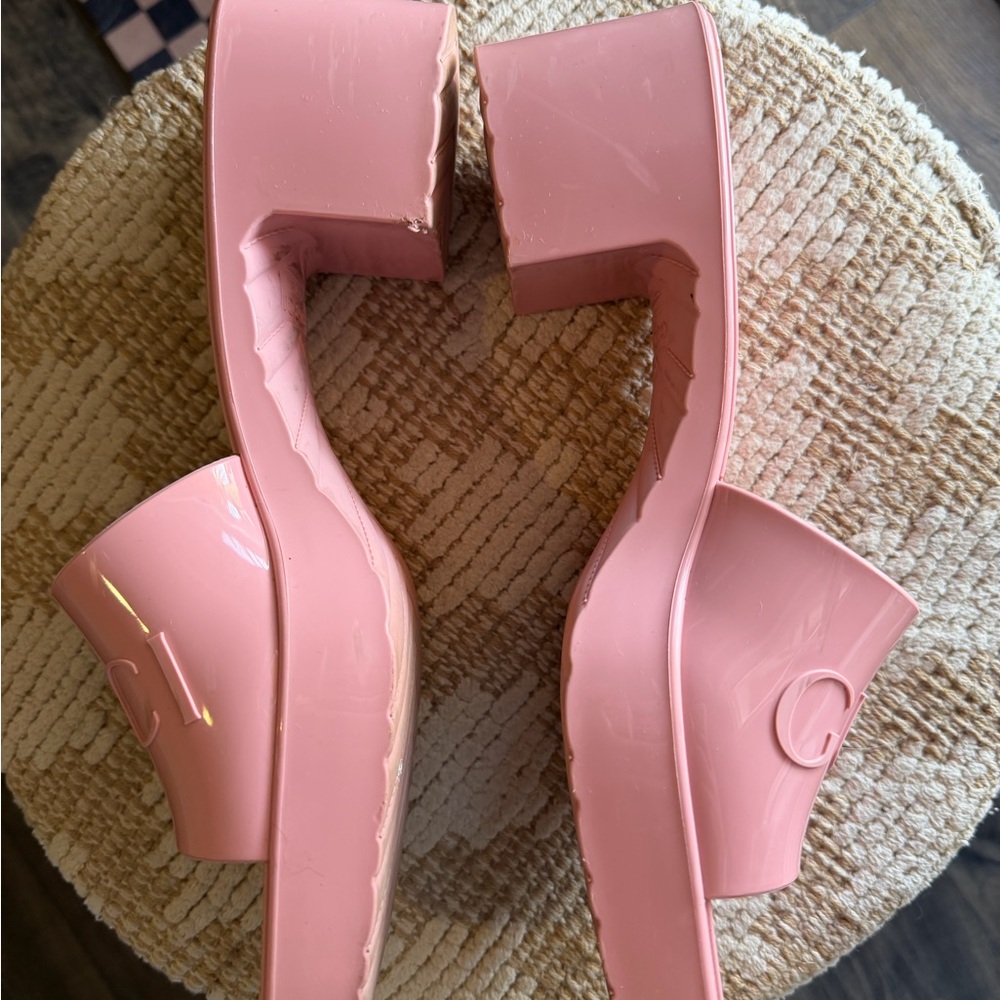 Gucci Women's Pink Jelly Slide Sandals - Picture 4 of 9
